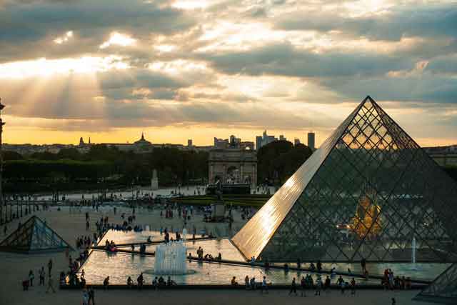 The Louvre Museum famous virtual tours online you can take on your couch 