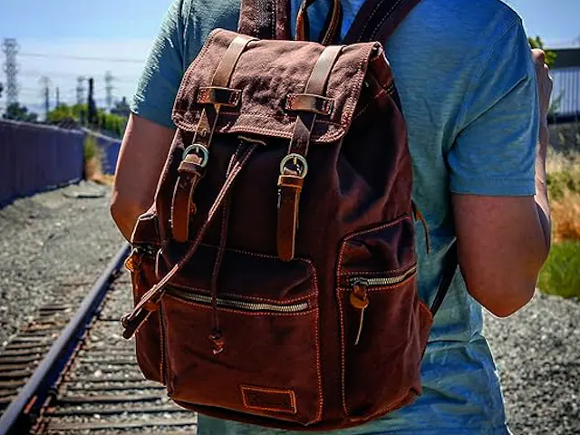 The GEARONIC 21L Canvas Backpack A Stylish Travel Companion